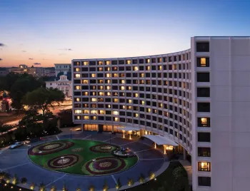 A picture of the Washington Hilton taken from above with a sunset